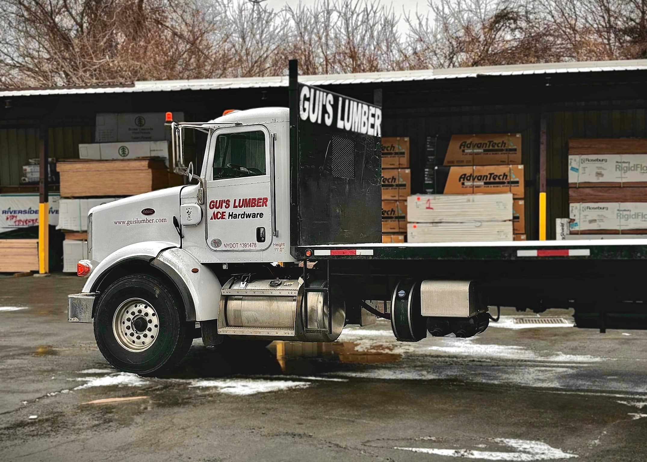 DELIVERY TRUCK PETERBILT