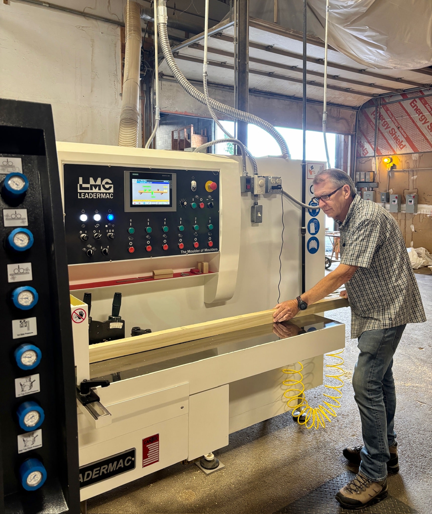 MOULDING MACHINE (2)